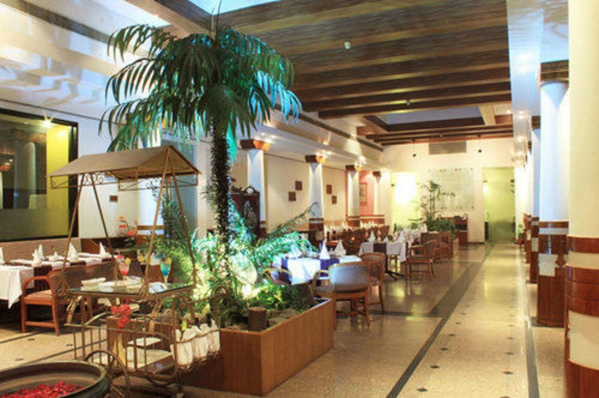 Hotel Maurya Patna Patna  Kültér fotó